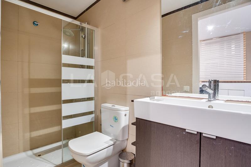 Foto 0263070c-cb1a-4673-949c-e1f83c8364cb. Piso os presentamos esta planta baja en unas de las zonas mas privilegiadas . en Barcelona