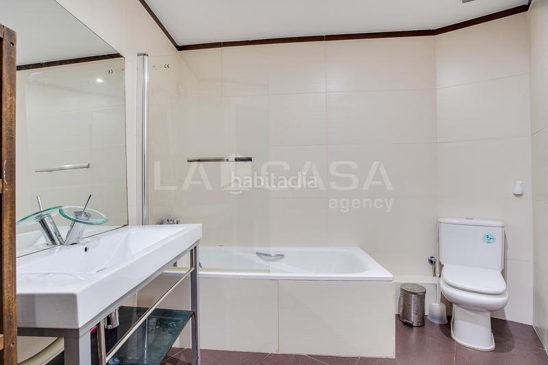 Foto a6c06aac-4523-4bb5-867c-2b2af4b935cf. Piso os presentamos esta planta baja en unas de las zonas mas privilegiadas . en Barcelona