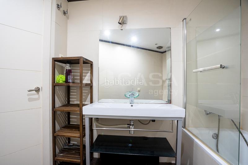Foto bd2d984b-0791-4233-8e5c-5611f9e04899. Piso os presentamos esta planta baja en unas de las zonas mas privilegiadas . en Barcelona