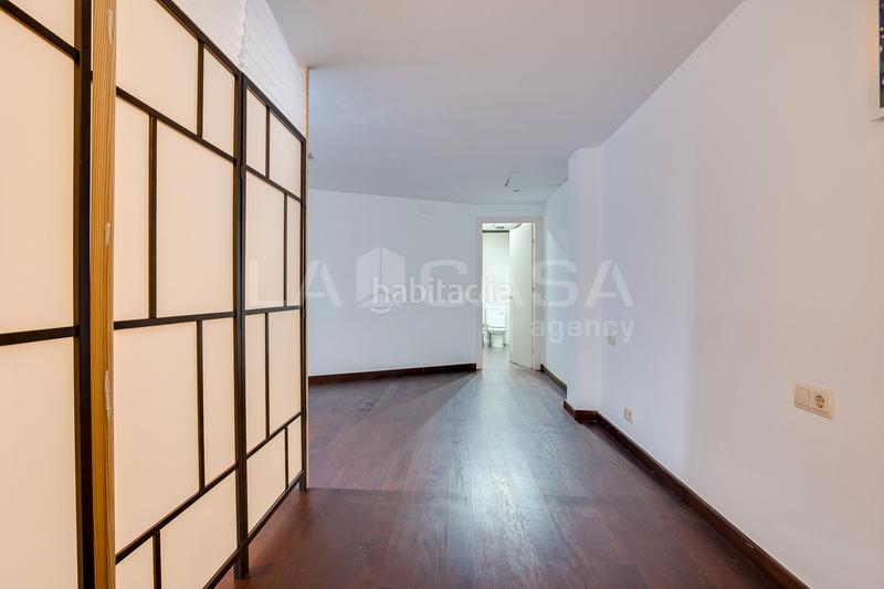 Foto f7fd6da2-24bd-48bd-914a-d5a73d0464a2. Piso os presentamos esta planta baja en unas de las zonas mas privilegiadas . en Barcelona