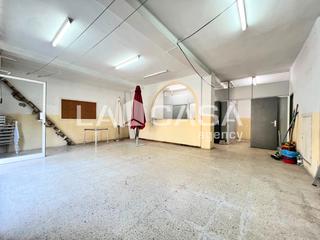Locale commerciale in Llefià. Oportunidad en la zona