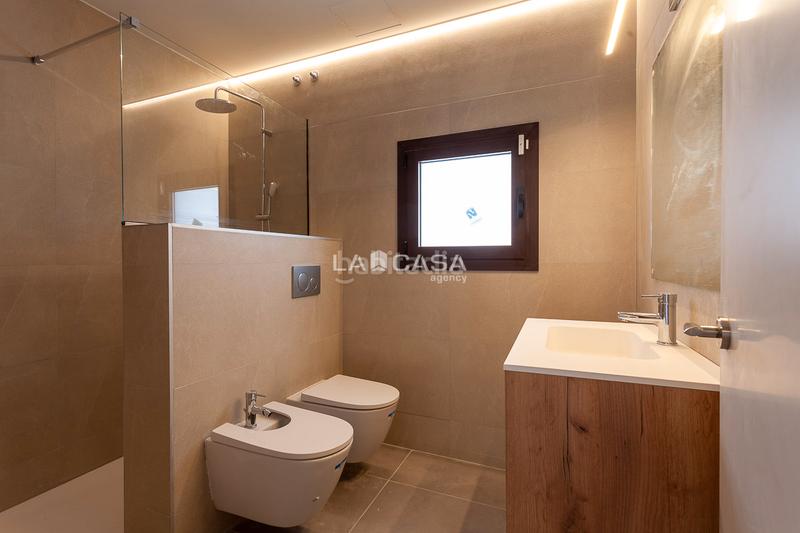 Foto feba8e14-7857-448d-98b2-d447851e7264. Casa con riscaldamento parcheggio in Baixador Castelldefels