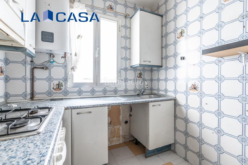 Foto c6dee70d-da8c-430f-aef0-875cc8fc5af2. Piso  en venta en calle de aldea del fresno en Madrid