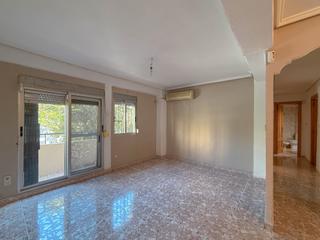 Pis a Natzaret. Amplio piso en natzaret valencia, 88 m construidos 83 útiles, re