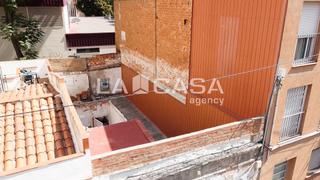 Chalet à Llefià. Solar a la venta en calle cervereta, badalona