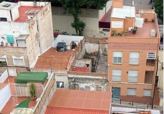 Chalet à Llefià. Solar a la venta en calle cervereta, badalona