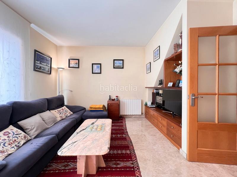 Foto 4b659e6f-0ad4-4246-853b-683145507946. Chalet en El Camp de l´Arpa del Clot Barcelona