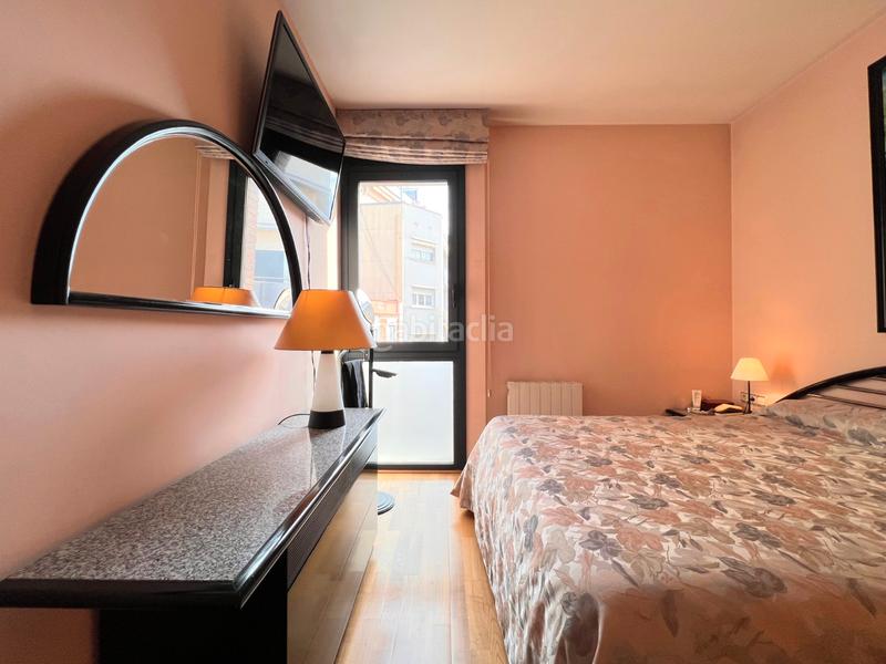 Foto 5458b220-6211-46ec-973a-d6e3a311033a. Chalet en El Camp de l´Arpa del Clot Barcelona