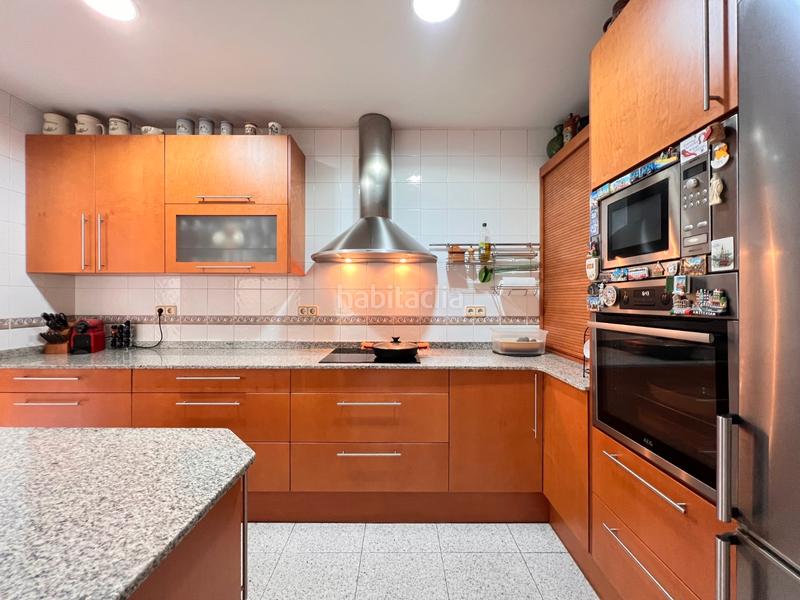 Foto 0fddad3d-5857-45e7-b9ea-9c28f3d36750. Chalet con riscaldamento in El Camp de l´Arpa del Clot Barcelona