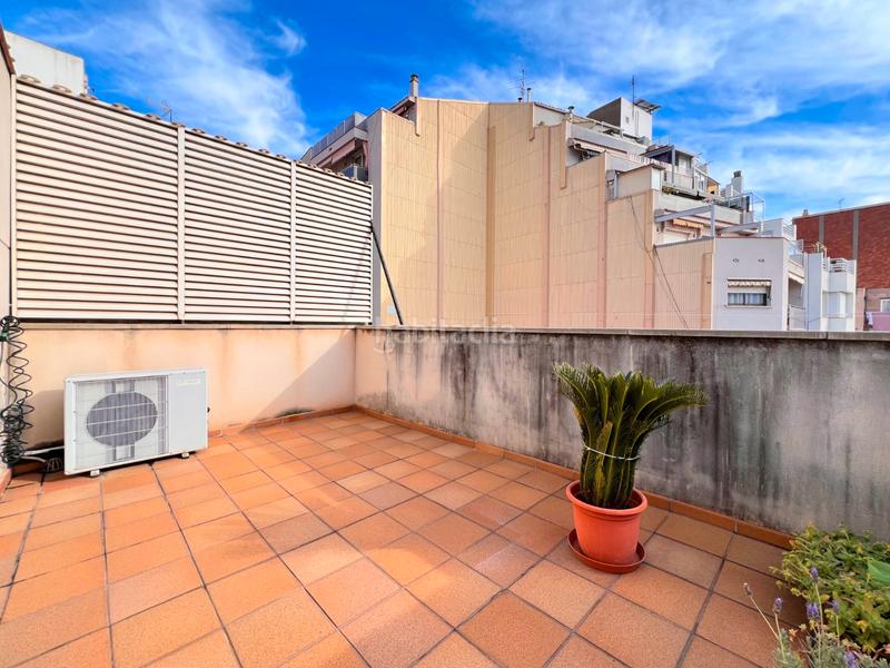Foto fc50188e-b225-4860-a0fe-7842cdbbbd7b. Chalet con riscaldamento in El Camp de l´Arpa del Clot Barcelona