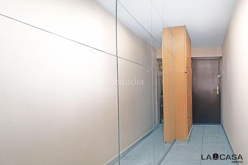 Foto 355100bd-a1a0-4e59-8352-0b63d623cbbc. Piso la casa agency presenta oportunidad en Can Vidalet Esplugues de Llobregat