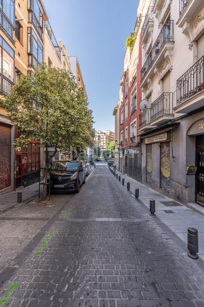 Foto 508c1bbe-43a8-4e51-b1b6-a7fa40ebf45b. Local comercial local en rentabilidad en venta en calle de carlos arniches en Madrid