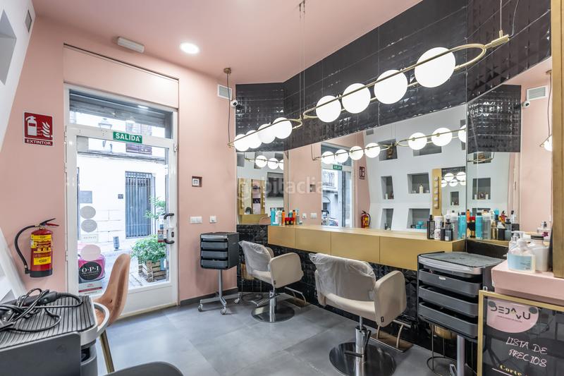 Foto b33e9f61-636f-4304-aefa-6cf2067f0ada. Local comercial local en rentabilidad en venta en calle de carlos arniches en Madrid