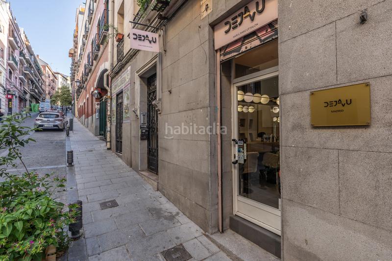 Foto c4431afb-75b1-47e4-8094-fe9c6ba5e1fb. Local comercial local en rentabilidad en venta en calle de carlos arniches en Madrid