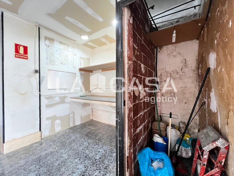 Foto 5d723bba-ee34-4d67-851a-c9672801ae40. Local comercial  en venta en Llefià, .dispone de 60 m construidos y doble salida nortesur. ubicado en muy buena zona reside en Badalona
