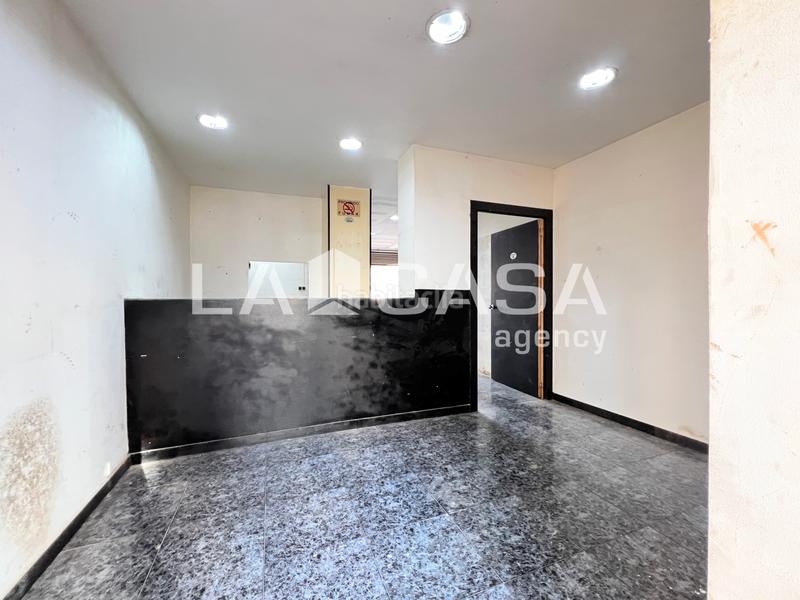 Foto 6f418a4d-71f0-475d-a4fd-a71becdf09a3. Local comercial  en venta en Llefià, .dispone de 60 m construidos y doble salida nortesur. ubicado en muy buena zona reside en Badalona