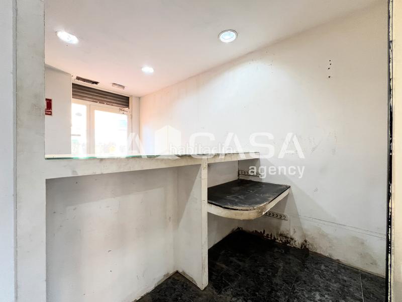Foto 7533b379-7d8a-4b2d-a01c-8b6def1e1575. Local comercial  en venta en Llefià, .dispone de 60 m construidos y doble salida nortesur. ubicado en muy buena zona reside en Badalona