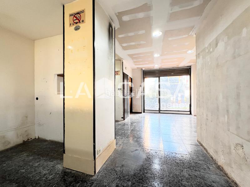 Foto 7ca4b0d3-edc5-40bd-b2b3-6fc13b21af2d. Local comercial  en venta en Llefià, .dispone de 60 m construidos y doble salida nortesur. ubicado en muy buena zona reside en Badalona
