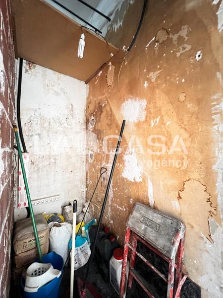 Foto cb29e6e2-4015-4f87-bbf3-9d26a20d9231. Local comercial  en venta en Llefià, .dispone de 60 m construidos y doble salida nortesur. ubicado en muy buena zona reside en Badalona