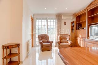 Appartement à Sant Martí de Provençals. Piso de 58 m útiles en buen estado, con 3 habitaciones, 1 baño y