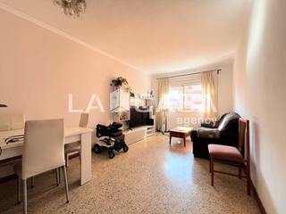 Pis a Llefià. Piso a la venta en carrer de sant bartomeu