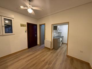 Pis a Embajadores-Lavapiés. Estudio en venta en calle del salitre