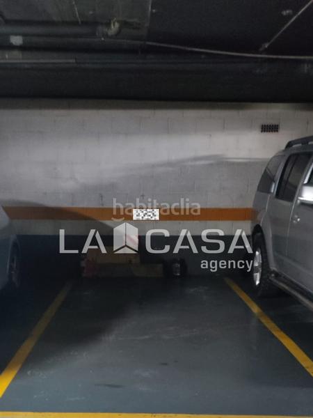 Foto 73fabcdf-d739-4e56-9294-7b2f720d6602. Parking voiture dans Llefià Badalona