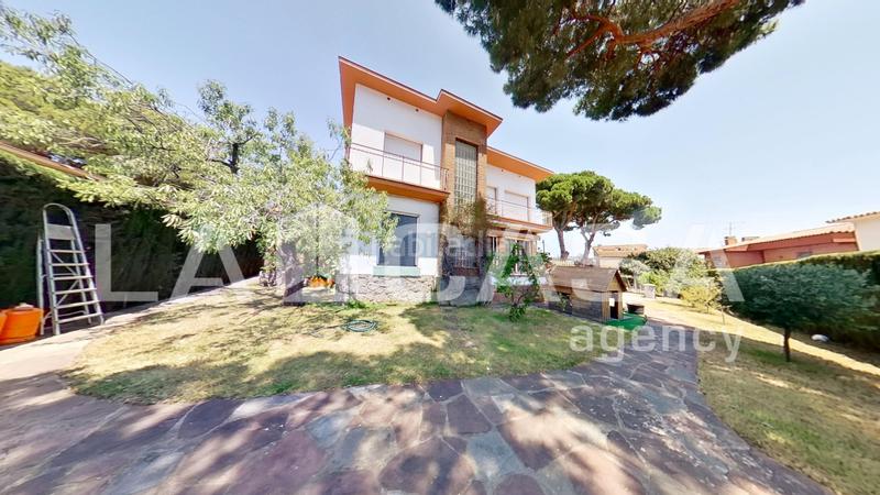 Foto a3737e1d-4da4-4ca7-99fa-35702d11e620. Maison avec parking dans Premià de Dalt