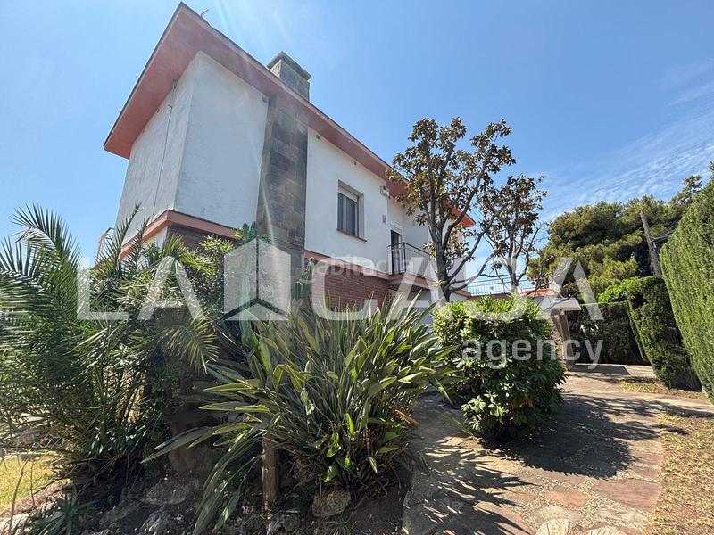 Foto ae36175b-6f6a-4f85-9b4b-cb213014baf7. Maison avec parking dans Premià de Dalt