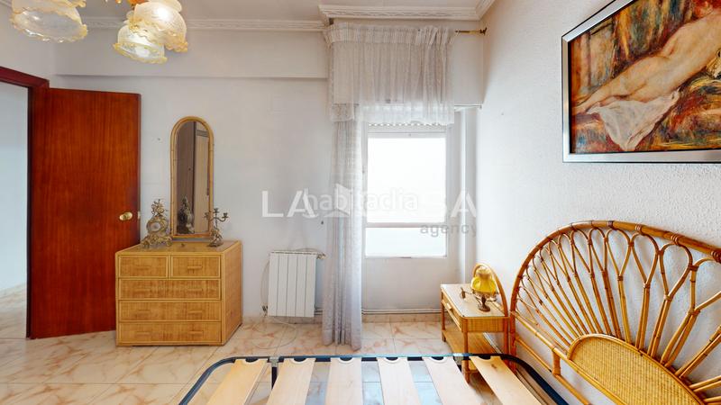 Foto d1b52517-6fd4-4ec4-beef-0987f53a42a8. Piso  de 114 m construidos con 4 habitaciones y 2 baños. séptima planta exterior con ascensor, orientación esteoeste. vivienda en b en Valencia