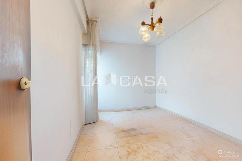 Foto ee2f43c6-e7e5-4f6f-8458-347330726cd3. Piso  de 114 m construidos con 4 habitaciones y 2 baños. séptima planta exterior con ascensor, orientación esteoeste. vivienda en b en Valencia