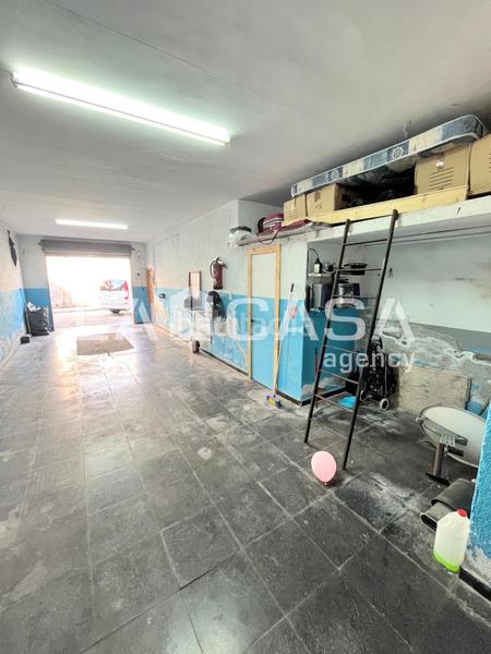 Foto f5e105af-7c8b-4adb-8030-058f1eafab2b. Local comercial a Llefià Badalona