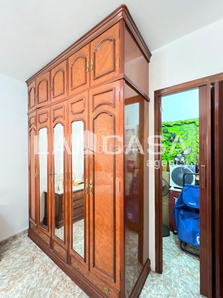 Foto 017a0187-8f9c-4884-bd8f-11f6dd7af683. Piso oportunidad en el barrio! piso amplio con 3 habitaciones doblesfinca con ascensor en Badalona
