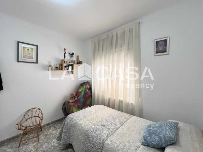 Foto 1548516f-53a0-4752-acc1-d1636be7006e. Piso oportunidad en el barrio! piso amplio con 3 habitaciones doblesfinca con ascensor en Badalona