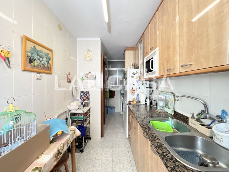 Foto 21b80187-11e7-469c-938c-4069c337a159. Piso oportunidad en el barrio! piso amplio con 3 habitaciones doblesfinca con ascensor en Badalona