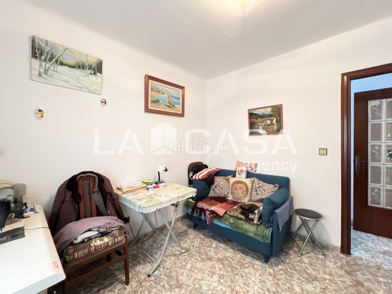 Foto 234653ec-62ea-4540-80d9-baafdb2b3ea3. Piso oportunidad en el barrio! piso amplio con 3 habitaciones doblesfinca con ascensor en Badalona