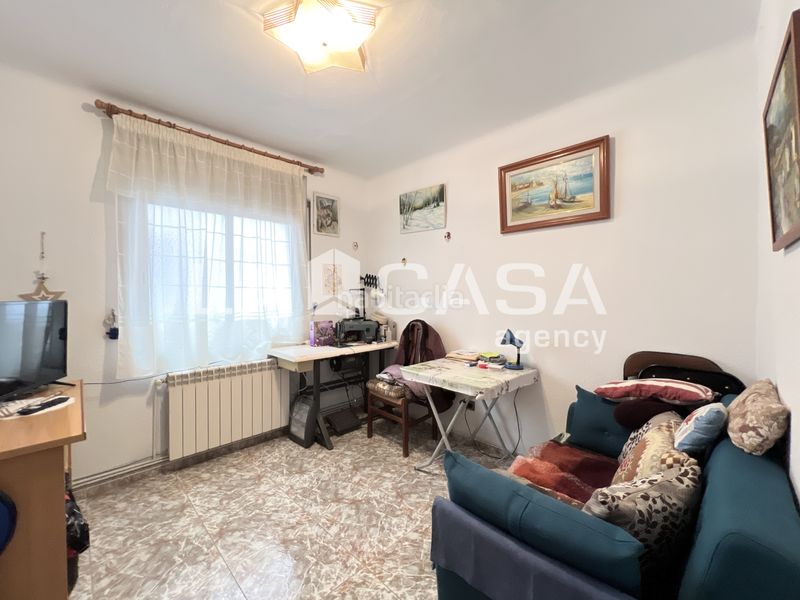 Foto 6b7c3e07-2305-47e2-a24b-a243e1502887. Piso oportunidad en el barrio! piso amplio con 3 habitaciones doblesfinca con ascensor en Badalona