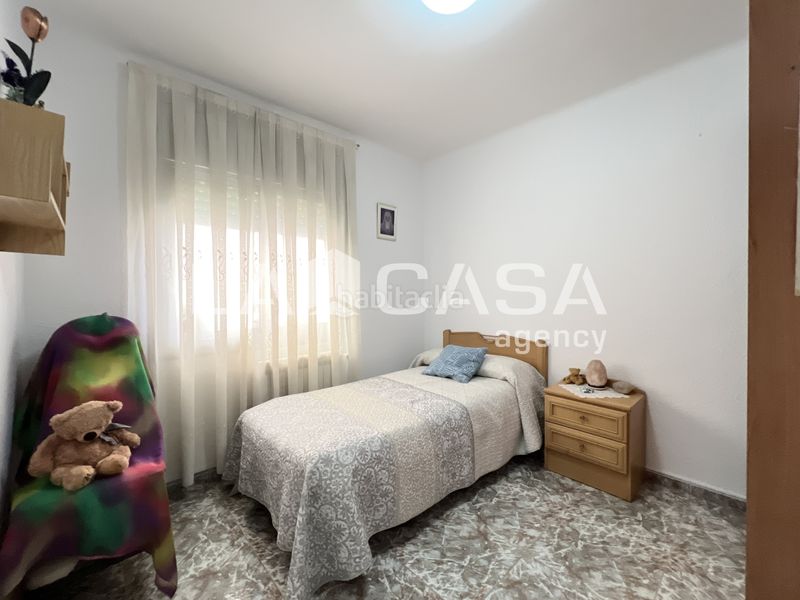 Foto 7eca2a5e-b87d-4c03-9001-a181fdb84861. Piso oportunidad en el barrio! piso amplio con 3 habitaciones doblesfinca con ascensor en Badalona