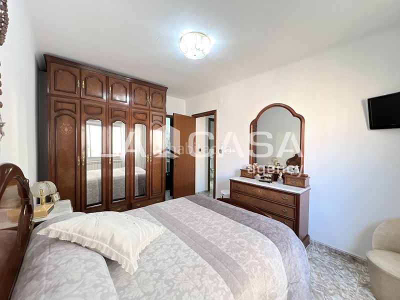 Foto da34d39d-a205-419c-a85b-64fc18b64828. Piso oportunidad en el barrio! piso amplio con 3 habitaciones doblesfinca con ascensor en Badalona