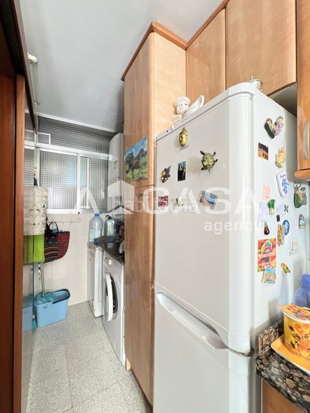 Foto f6a5dc15-ddf3-4741-98cd-73e7782ba81f. Piso oportunidad en el barrio! piso amplio con 3 habitaciones doblesfinca con ascensor en Badalona
