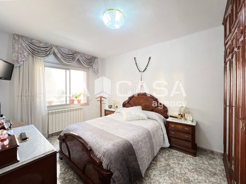 Foto fdaaa2ae-e006-44b4-be23-a2cc84fe366d. Piso oportunidad en el barrio! piso amplio con 3 habitaciones doblesfinca con ascensor en Badalona