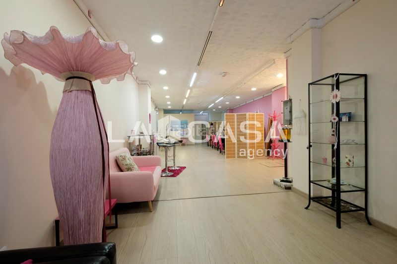 Foto 1a3dd84c-32b3-4538-88c9-917ab810999b. Local comercial a Porta Barcelona