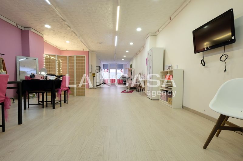 Foto 25be6ae7-47b6-4319-bbf4-66ab42985fc8. Local comercial a Porta Barcelona
