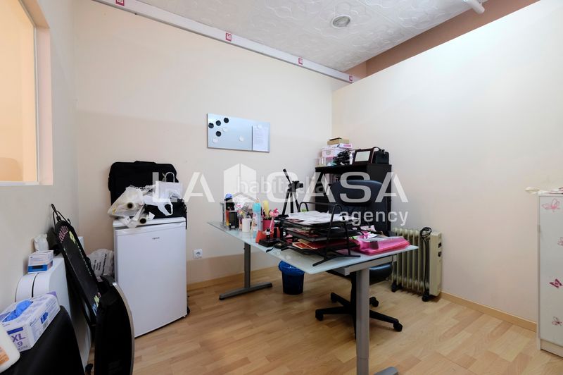 Foto 3347fd6d-4453-4b6b-a51d-c8d9a532417a. Local comercial a Porta Barcelona