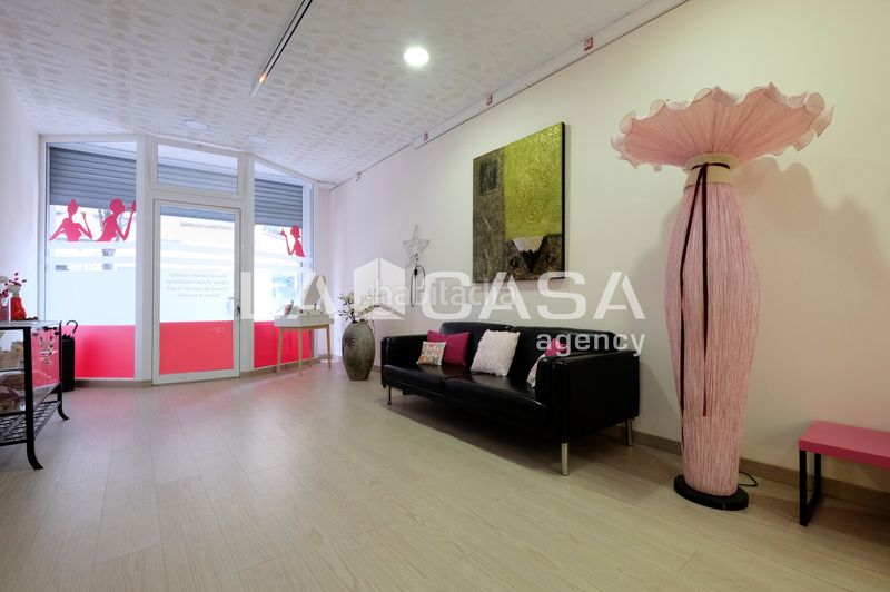 Foto 4f53a3f9-d291-4d3f-9b03-82bcf13ba605. Local comercial a Porta Barcelona