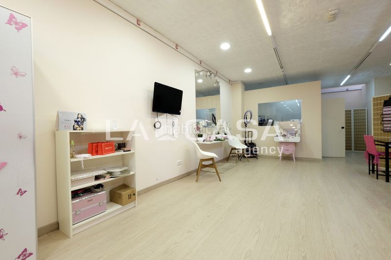 Foto 4fc32a6c-0d4a-4920-b6fa-2a3dbdc3b0f1. Local comercial a Porta Barcelona