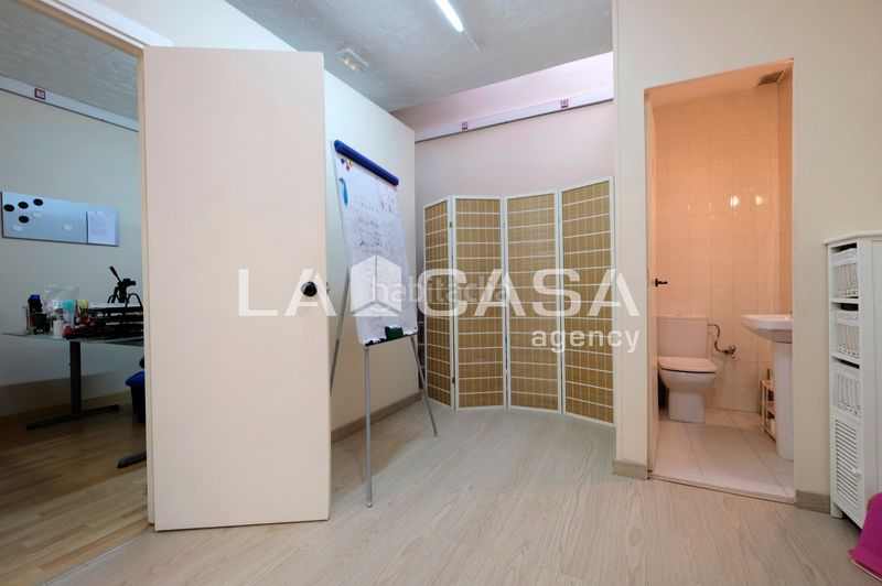 Foto c792cd49-61e4-43bb-a29d-5177562e209d. Local comercial a Porta Barcelona