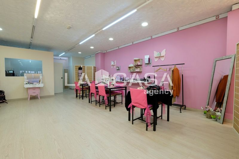 Foto ced356a7-e121-4be7-a11e-080f312f6a81. Local comercial a Porta Barcelona
