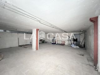 Local Comercial a Llefià. Oportunidad amplio local comercial diafano en llefia