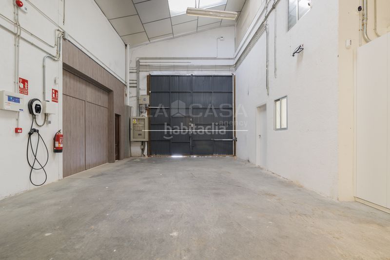 Foto 0ce776c9-3637-4077-a900-8bb52f04a7e8. Industrial building in Viso de San Juan (El)